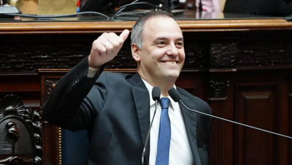 24 adorni