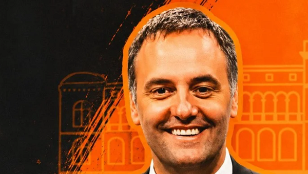 La sombra de Manuel Adorni detrás del lobby de MediaHub por la televisación de la gira del Papa -